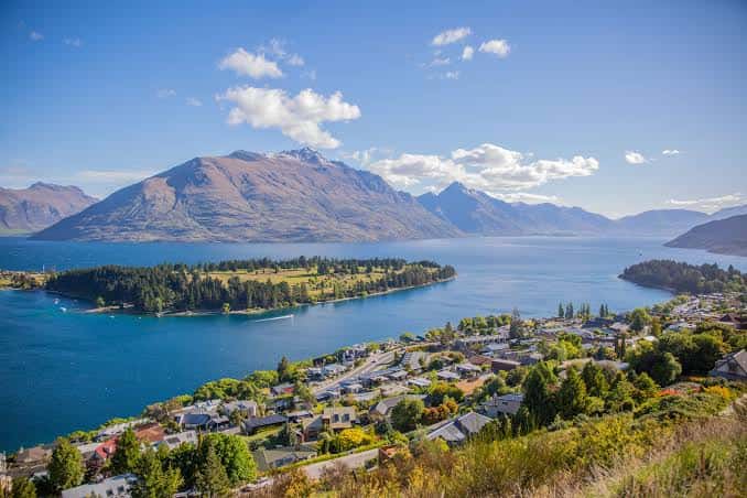 Lake Wakatipu and the mountains around Queenstown, New Zealand